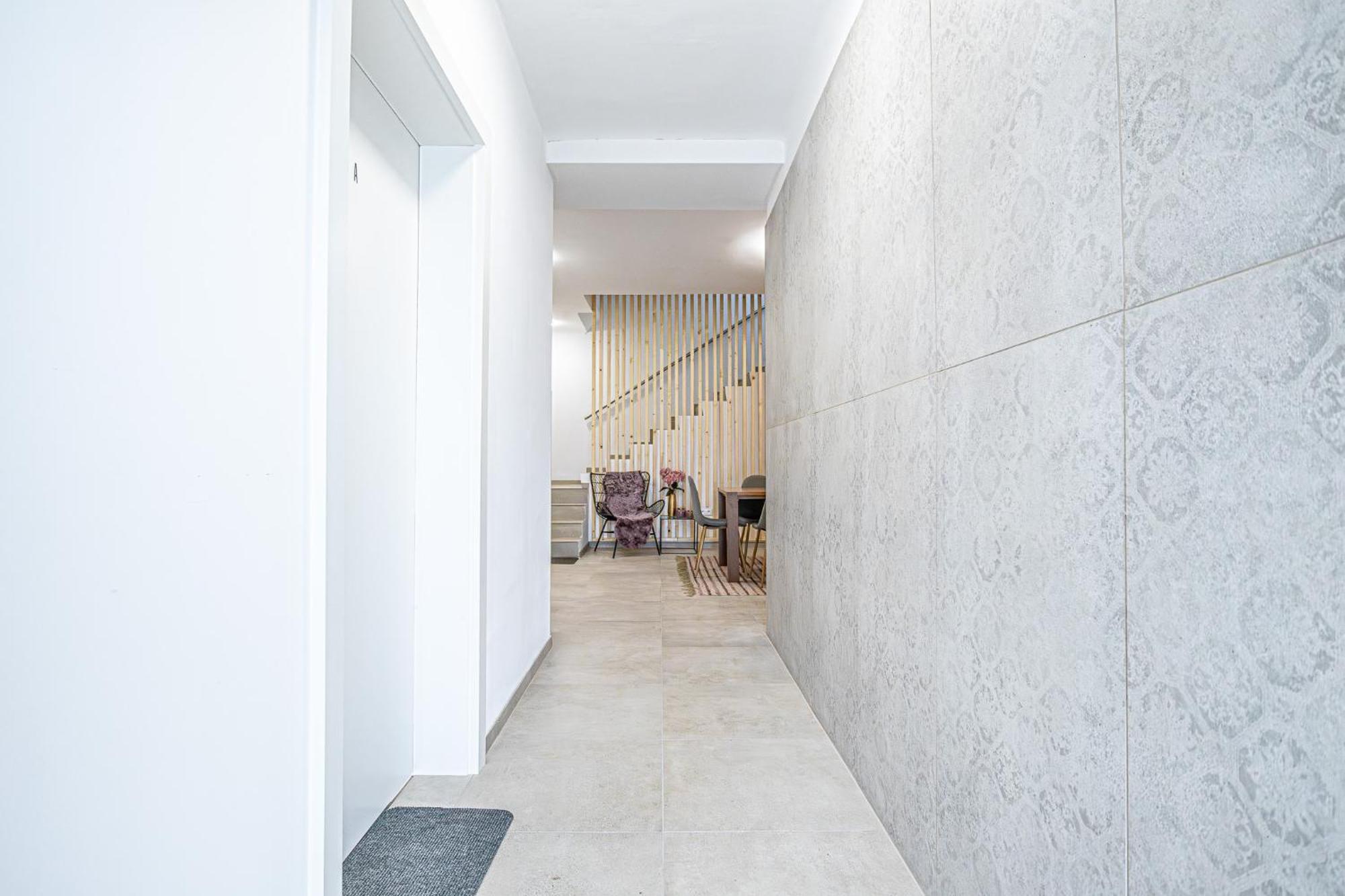 Krems Bahnhof Deluxe Rooms - Near Danube River エクステリア 写真