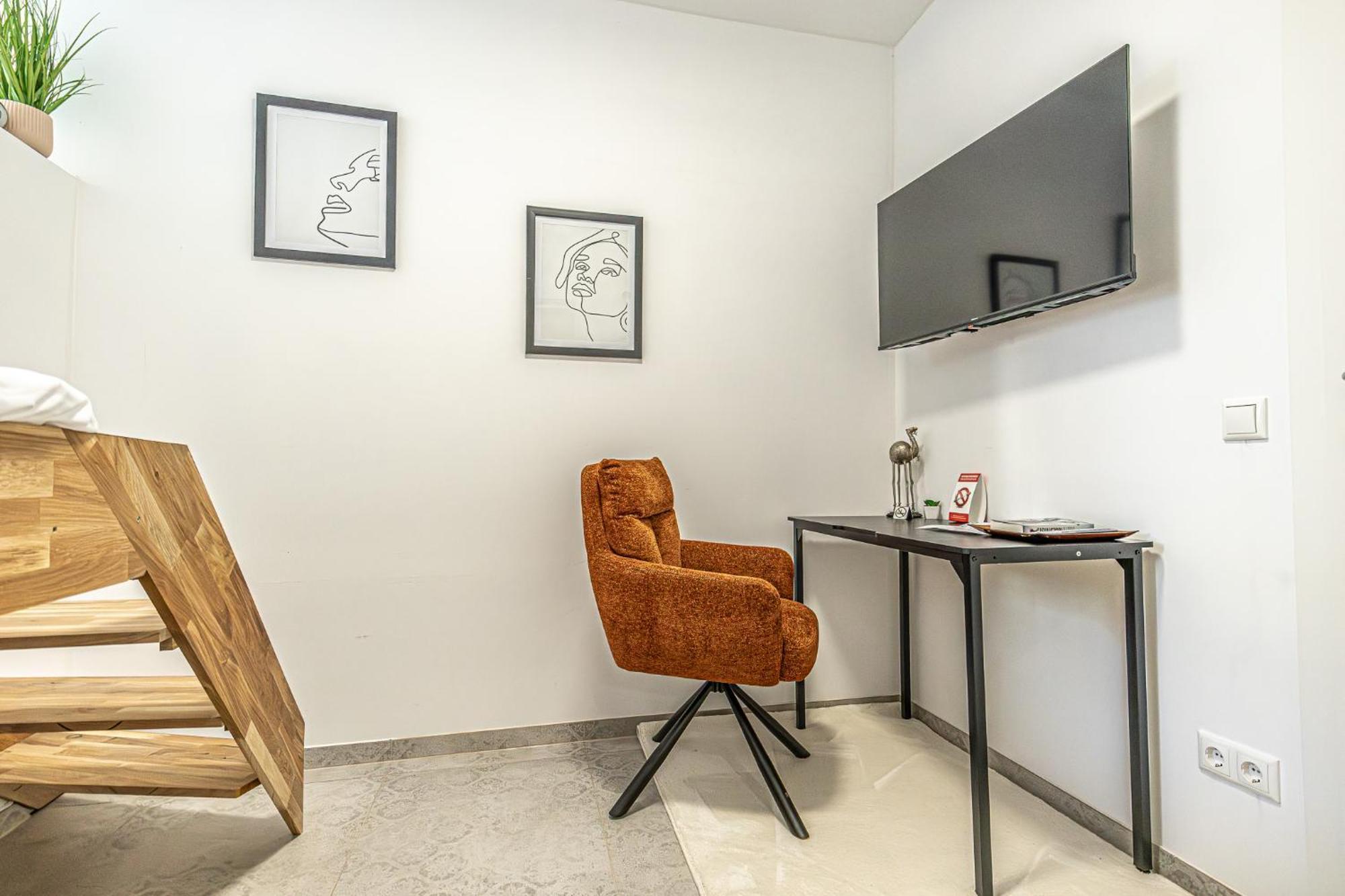Krems Bahnhof Deluxe Rooms - Near Danube River エクステリア 写真