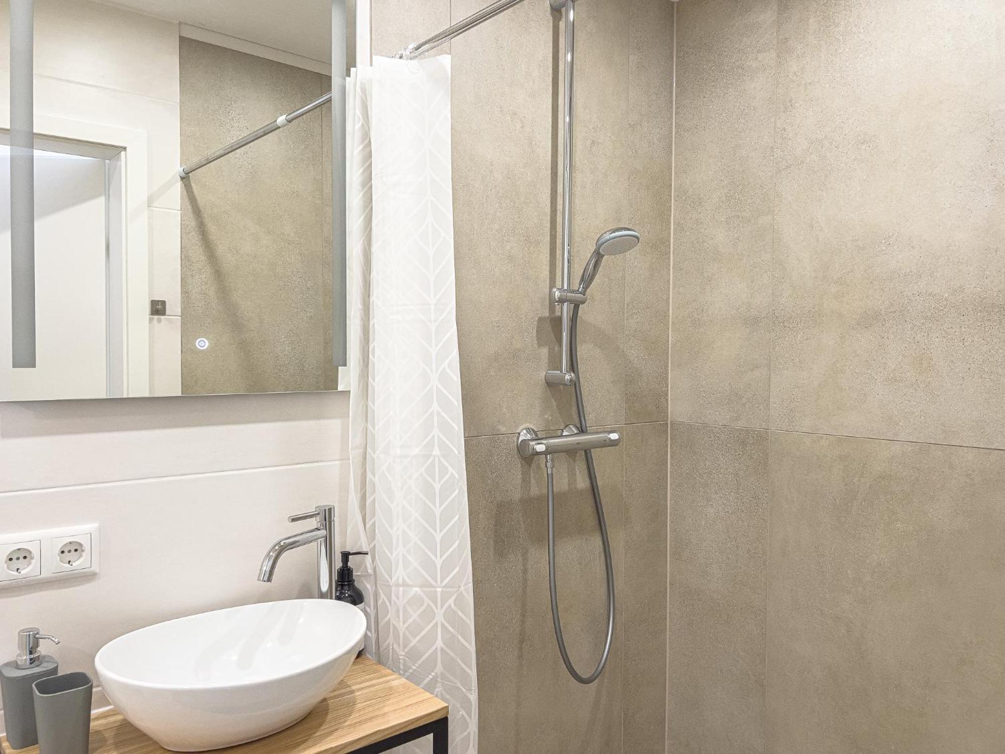 Krems Bahnhof Deluxe Rooms - Near Danube River エクステリア 写真
