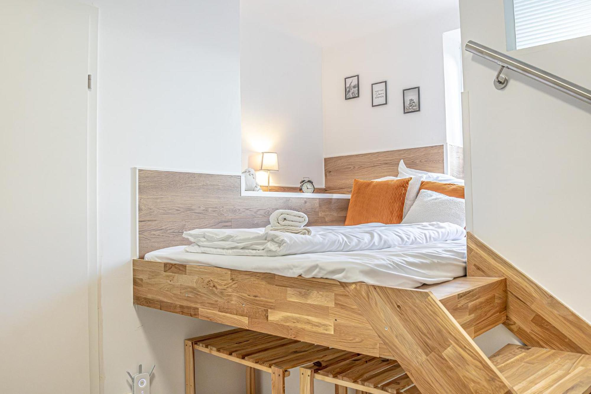 Krems Bahnhof Deluxe Rooms - Near Danube River エクステリア 写真