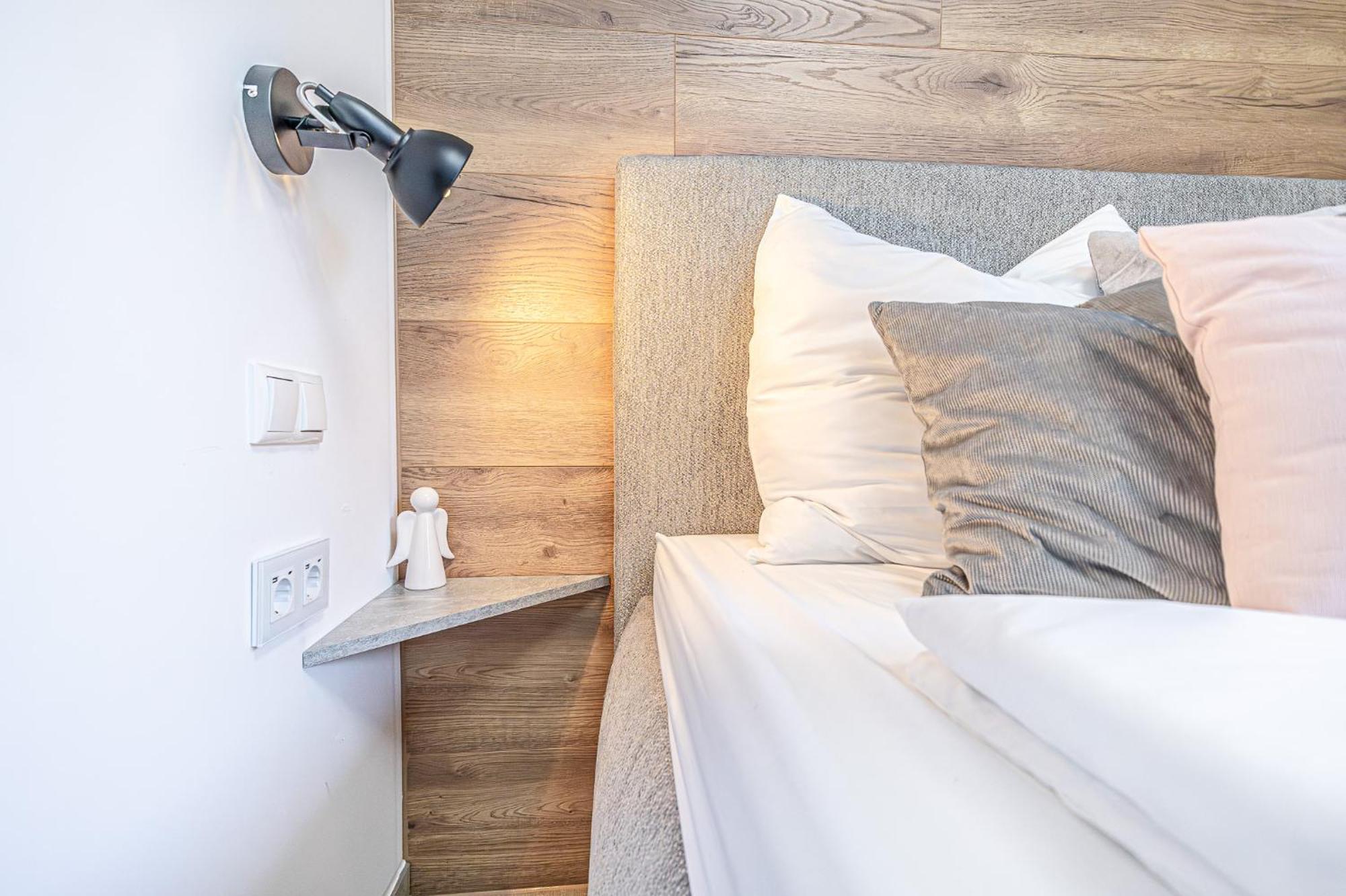 Krems Bahnhof Deluxe Rooms - Near Danube River エクステリア 写真