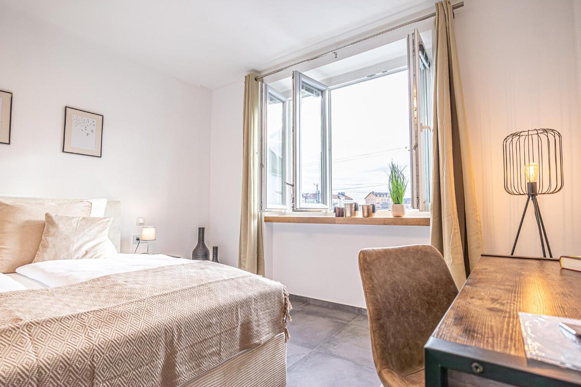 Krems Bahnhof Deluxe Rooms - Near Danube River エクステリア 写真