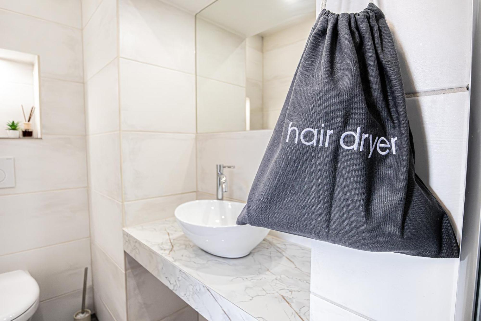 Krems Bahnhof Deluxe Rooms - Near Danube River エクステリア 写真